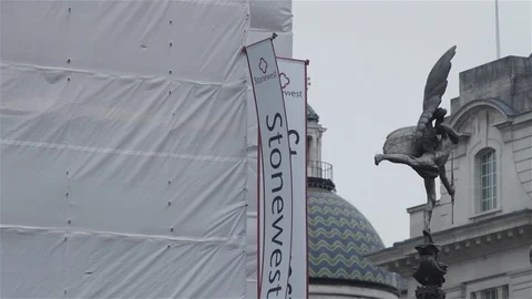 GVs Piccadilly Circus with Tourists Stock Footage 93206895