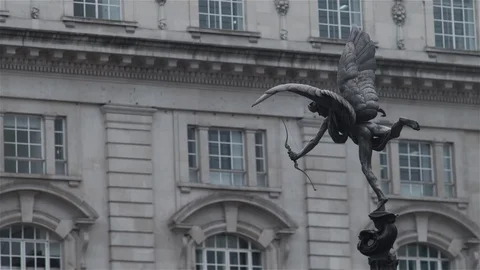 GVs Piccadilly Circus with Tourists Stock Footage 93206908