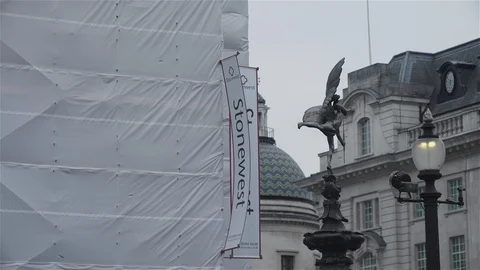 GVs Piccadilly Circus with Tourists Stock Footage 93206939