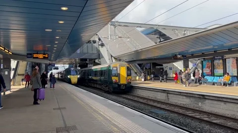 GWR Train at Reading Station Video stock 170929856