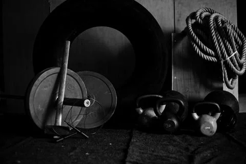 Gym Equipment with a dramatic light Foto stock