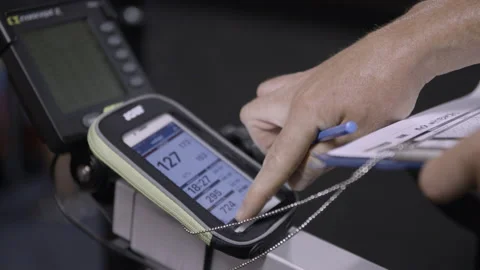 Gym patron records exercise performance statistics on phone Stockbeeldmateriaal 138448739