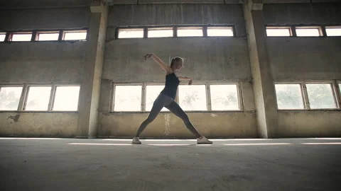 Gymnast Does the Splits Stockbeeldmateriaal 91793127