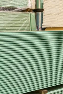 Gypsum plasterboard in the pack. The stack of gypsum board preparing for cons Foto stock