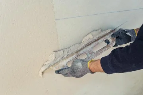 Gypsum puttying manually. Foto stock