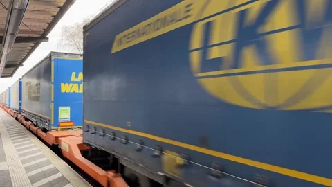 Gysev Cargo Train Passing Through Bonn Bad Godesberg Station 動画素材 305263779