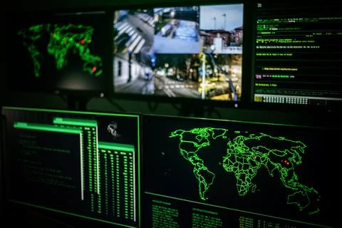 Hacker attacking servers with cyber terrorism threatening world map on screens Foto stock