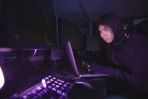 Hacker Coding in Dark 스톡 사진