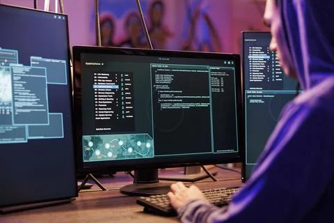 Hacker coding malicious software Stock-Fotos