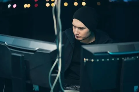 Hacker coding virus ransomware using laptops and computers. Hacker Using His Foto stock