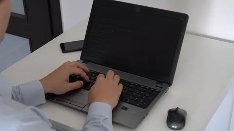 Hacker creating an aritificial intelligence software on a laptop 스톡 동영상 118302612