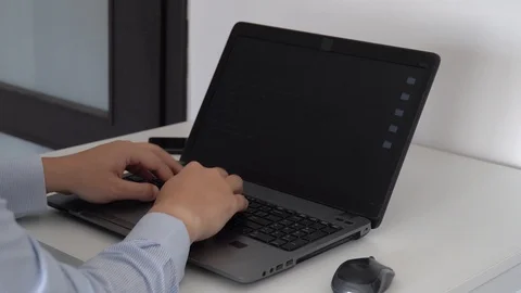 Hacker creating an aritificial intelligence software on a laptop 스톡 동영상 118303550