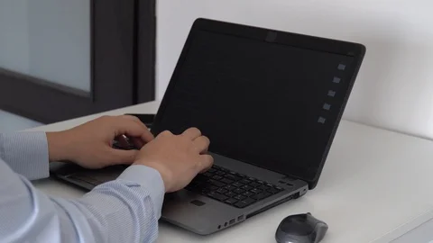 Hacker creating an aritificial intelligence software on a laptop 스톡 동영상 118303580