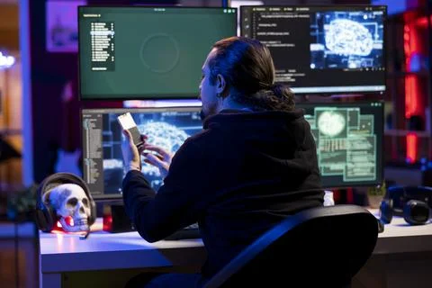 Hacker at desk evades security with stealth malware uploaded on SSD 스톡 사진