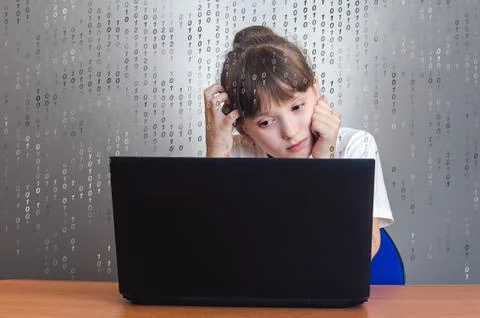 Hacker Girl thinking while sitting in a laptop Stockfoto's