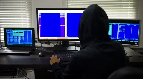 Hacker in hood stealing information Vídeos de archivo 51771183