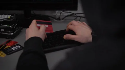 A hacker is preparing for breaking financial accounts in the computer room. A Vídeos de archivo 72425104