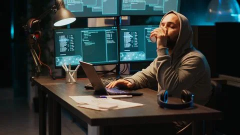 Hacker programmer coding system late at night Stock-Fotos