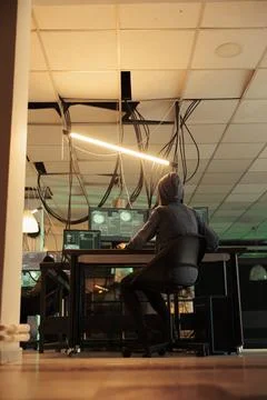 Hacker programming password cracking script on computer, cyberattack Foto stock