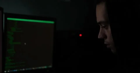 Hacker solves a code problem 库存影片 142729611