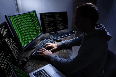 Hacker Stealing Information From Multiple Computers Foto stock