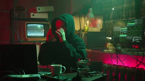 Hacker typing on keyboard at night, breaking password, wearing hood and putting Vídeos de archivo 159415811
