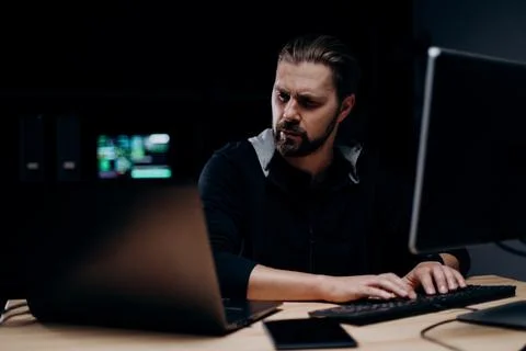 Hacker using multiple computers Foto stock