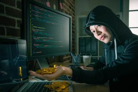 Hacker using online virus code language system Stockfoto's