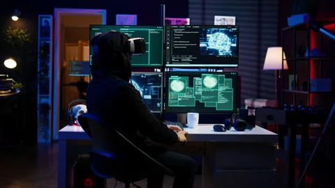Hacker using virtual reality headset to code malware 库存影片 275864976
