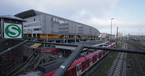Hackerbrücke Overlook Munich Station Two Trains Departing Slow Motion 4K 100fps Stock-Footage 319287020