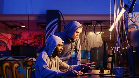 Hackers brainstorm server exploits 스톡 사진