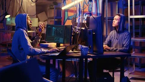 Hackers discuss how to develop exploit Foto stock