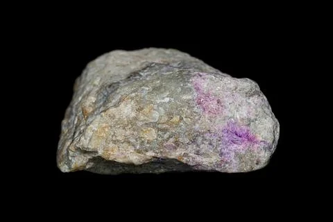 Hackmanite gemstone on dark background 库存照片