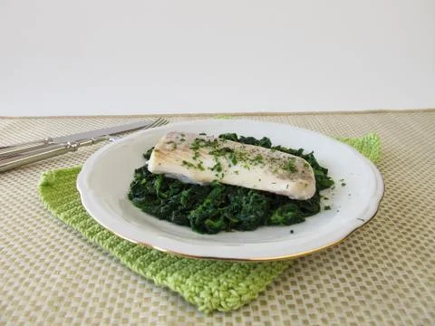 Haddock with spinach Foto stock