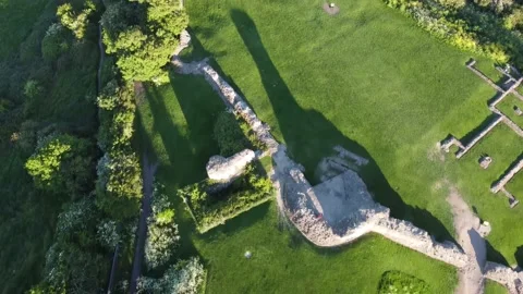Hadleigh Castle, High elevation panning shot, bright sunlight, 4K UHD Stock Footage 168950951