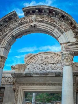 Hadrian Temple Arch Frames Azure Sky with Carved Goddess Relief 스톡 사진