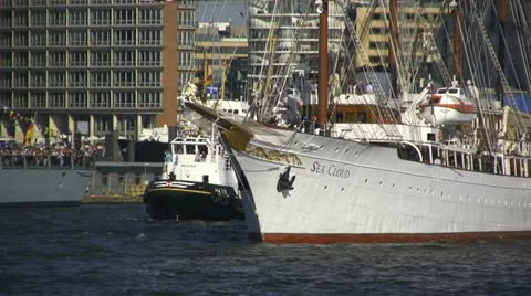 Hafengeburtstag 2011 動画素材 10867434