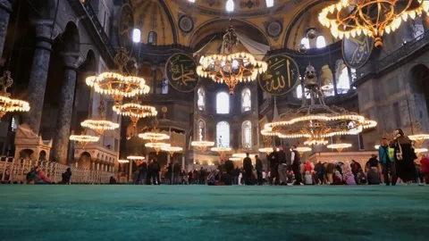 Hagia Sofia interior details, Istanbul Turkey. People visiting Hagia Sofia museu 스톡 동영상 238994762