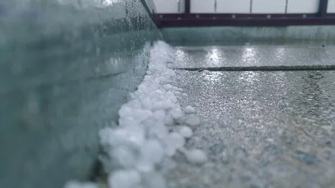 Hailstorm on a balcony 動画素材 80059176