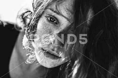 Hair covering face of Caucasian woman Stock-Fotos