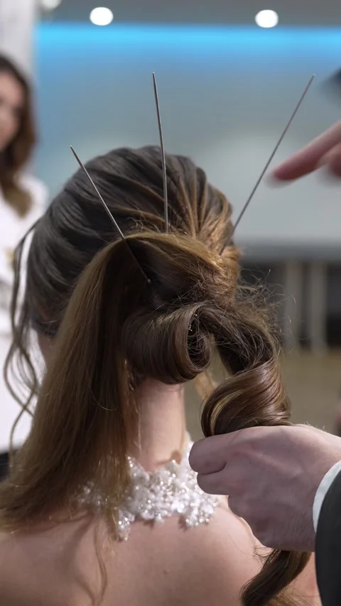 Hair styling tutorial at a salon with techniques for curls and updos Stock Footage 336464710