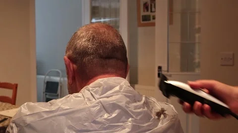 Haircut in lockdown Video stock 132038018