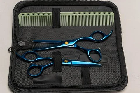 Hairdressing tools kit with blue scissors and comb Stock-Fotos