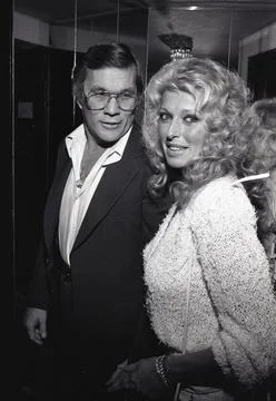 Hal Needham and Dani Janssen at the opening night of La Cage Aux Folles Supper Foto stock
