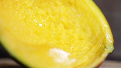 Half cut Mango Sways back and forth Closeup 動画素材 99163801