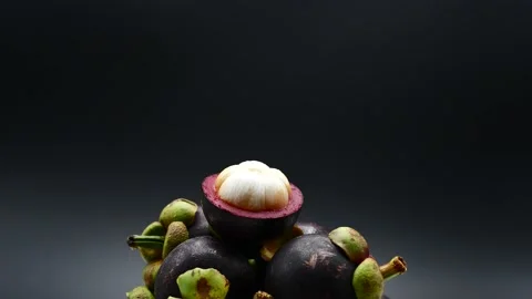 Half Cut Mangosteen Stacking Rotating On Black Background. 库存影片 194535134