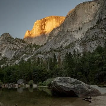 Half Dome Glows Over Mirror Lake 库存照片