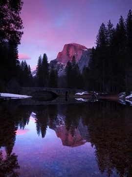 HALF DOME REFLECTION WITH PINK SKY, YOSEMITE N.P. Foto stock
