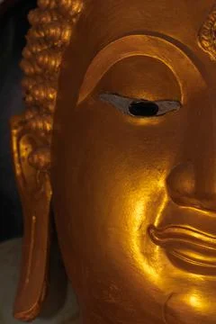 Half front side of Buddha Statue,with full of kindness eyes,old from long lif Foto stock