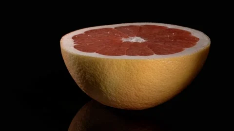 Half a grapefruit close-up on a black background. Stockbeeldmateriaal 147132915